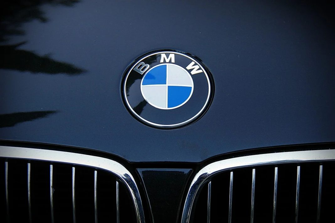 UE discută interzicerea exporturilor de automobile de peste 50.000 de euro în Rusia