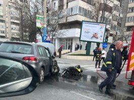 Craiova: Motocicletă în flăcări după ce s-a ciocnit cu o mașină pe Calea Bucureşti