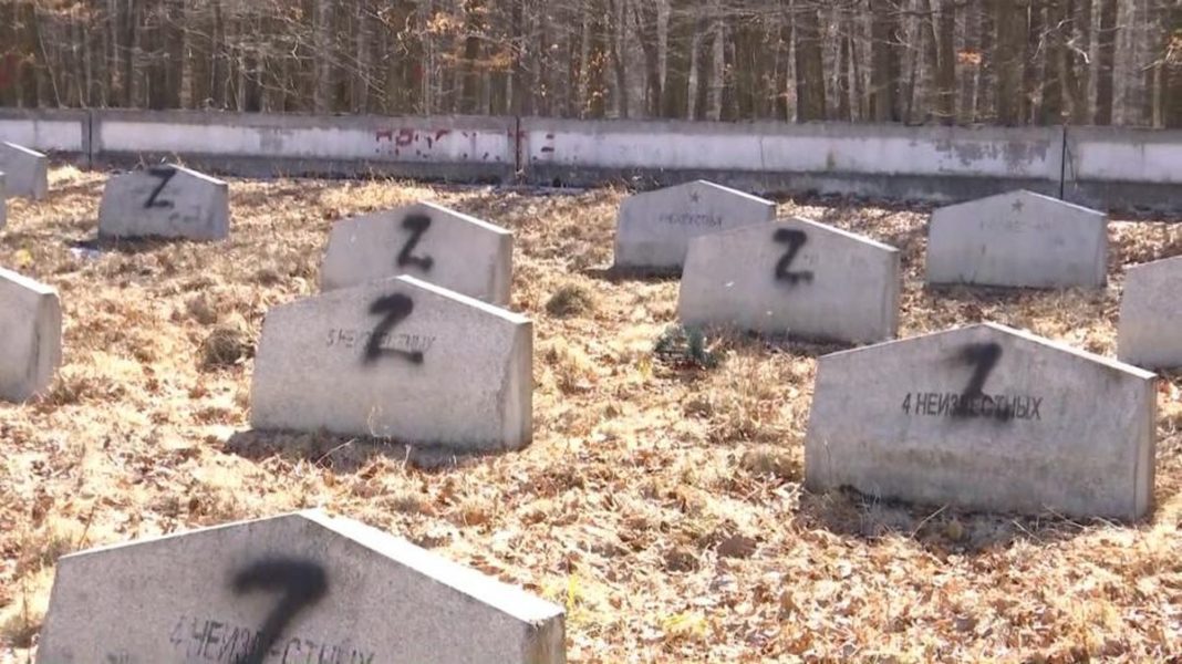 Rusia anchetează profanarea mormintelor unor soldați sovietici în România