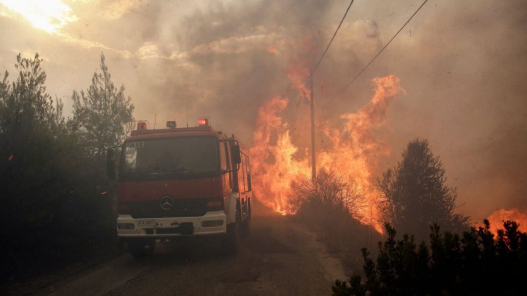 Incendiu forestier izbucnit pe insula grecească Samos, „scăpat de sub control''