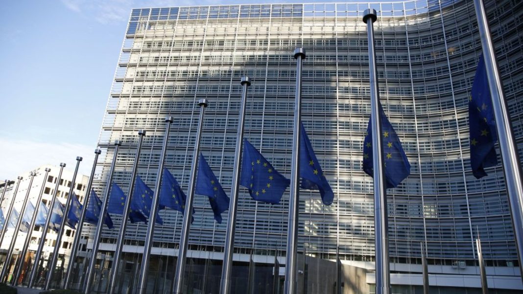 Comisia Europeană le-a cerut statelor membre UE să pună capăt sistemului pașapoartelor de aur