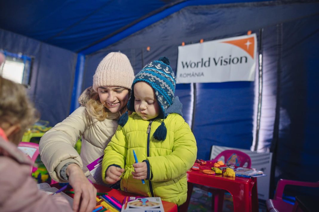 World Vision România împreună cu colegii din celelalte țări au realizat deja trei spații călduroase și prietenoase pentru mame și copii