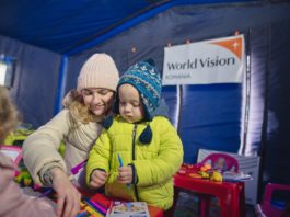 World Vision România împreună cu colegii din celelalte țări au realizat deja trei spații călduroase și prietenoase pentru mame și copii