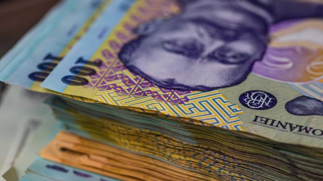 O femeie ar fi furat 130.000 de lei din conturile a 6 asociații de proprietari