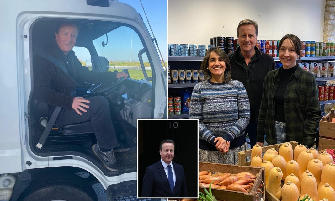 david cameron camion Fostul premier britanic David Cameron, șofer pe un camion cu ajutoare pentru refugiații din Polonia