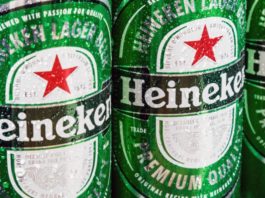 Heineken suspendă producția de bere și vânzările în Rusia