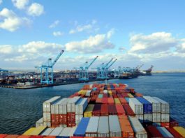Cele mai mari companii de transport de containere din lume opresc temporar rezervările de mărfuri către și dinspre Rusia