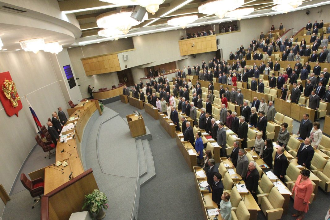 Marea Britanie sancţionează 386 de parlamentari ruşi care susțin războiul