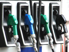 Preţul carburanţilor în România a depăşit pragul de 8 lei pe litru