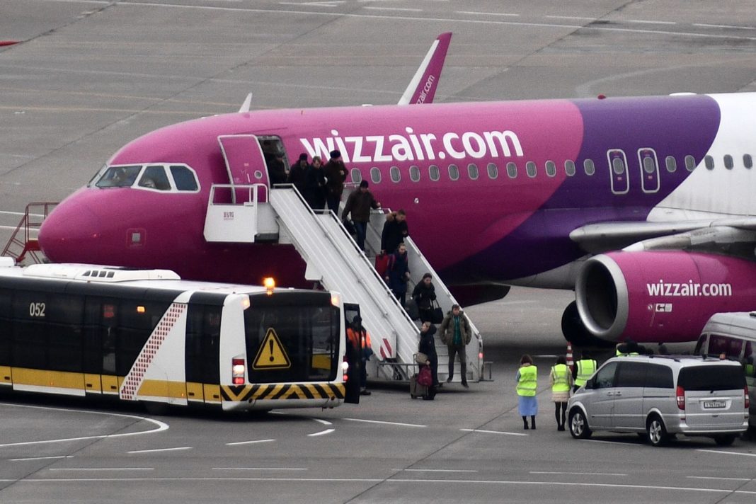 Bătaie într-un avion care a aterizat la București