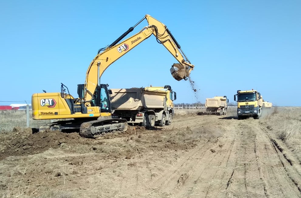 Lucrările la drumul perimetral al Aeroportului Craiova au început de luna trecută