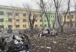 Ruşii au bombardat maternitatea din Mariupol