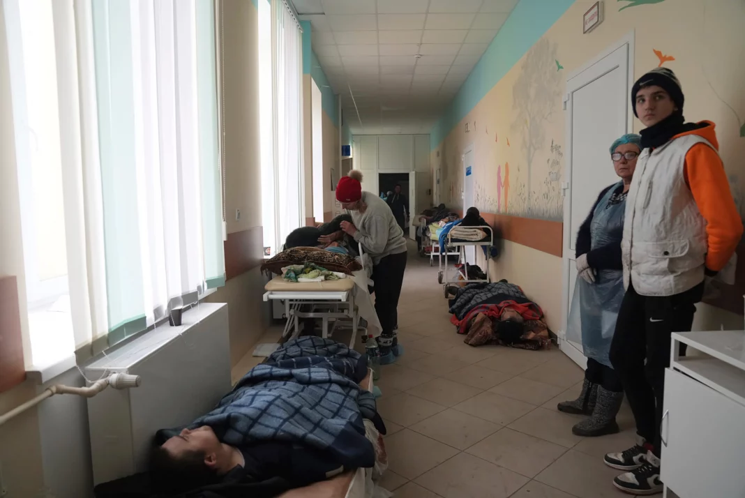 400 de oameni, ţinuţi ostateci de ruşi în spitalul din Mariupol