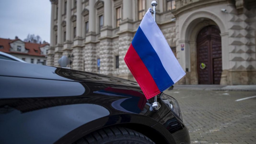 Zece diplomați ruși, expulzați din țările baltice