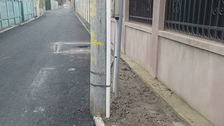 Cine a pus stâlpu-n drum? Se întreabă o stradă întreagă din Craiova