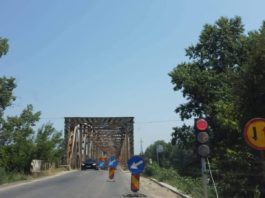 Se reiau lucrările la podul de la Bucovăţ