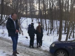 Cinci turiști, printre care și un minor, care s-au rătăcit într-o zonă înzăpezită din munții Căpățânii, salvați de jandarmi