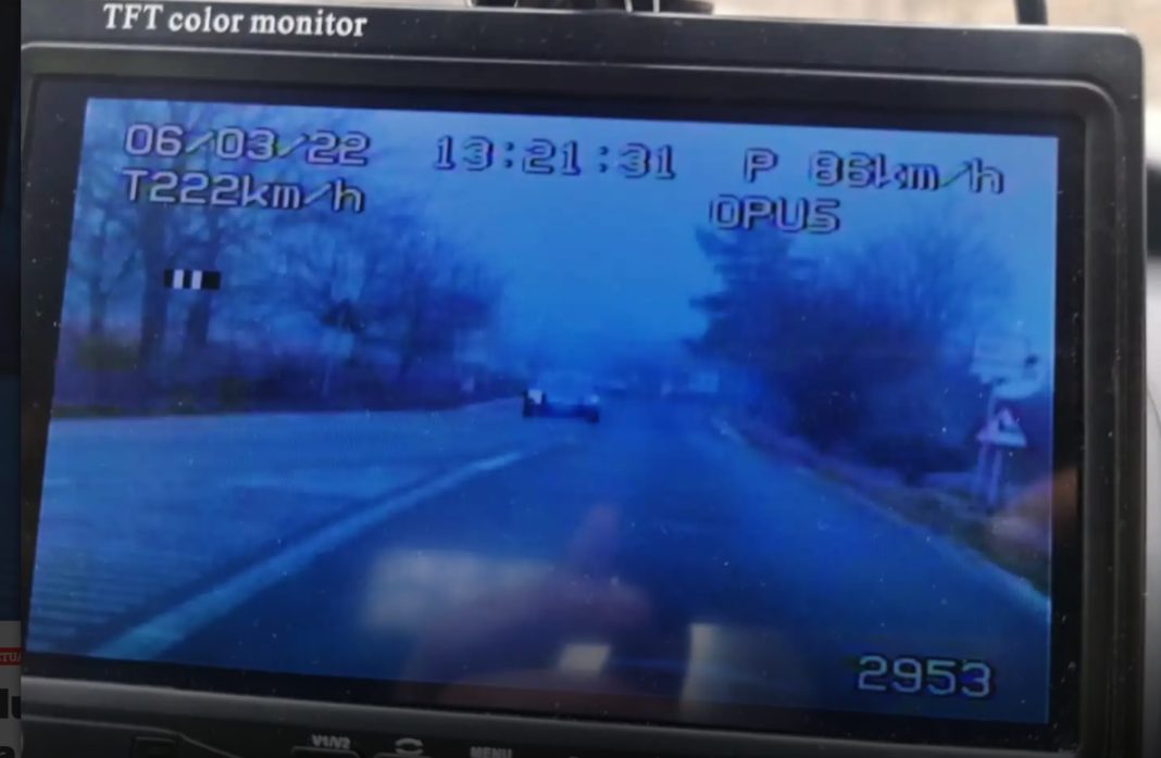 Prins la volan cu o viteză de 222 de km/h, băut şi drogat