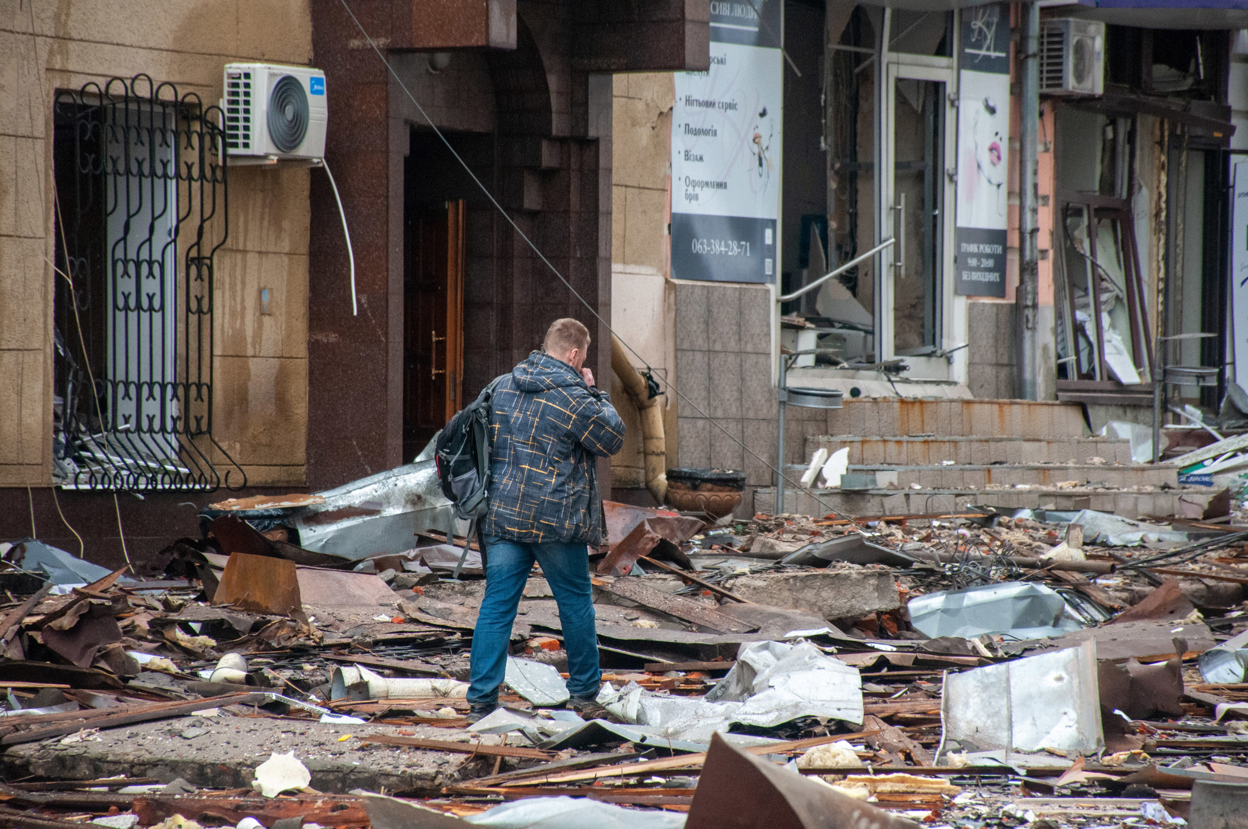 Сколько человек погибло в авдеевке. Харьков после бомбежки. Город после обстрела.