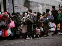 Vagoane suplimentare şi transport CFR gratis pentru refugiaţii ucraineni