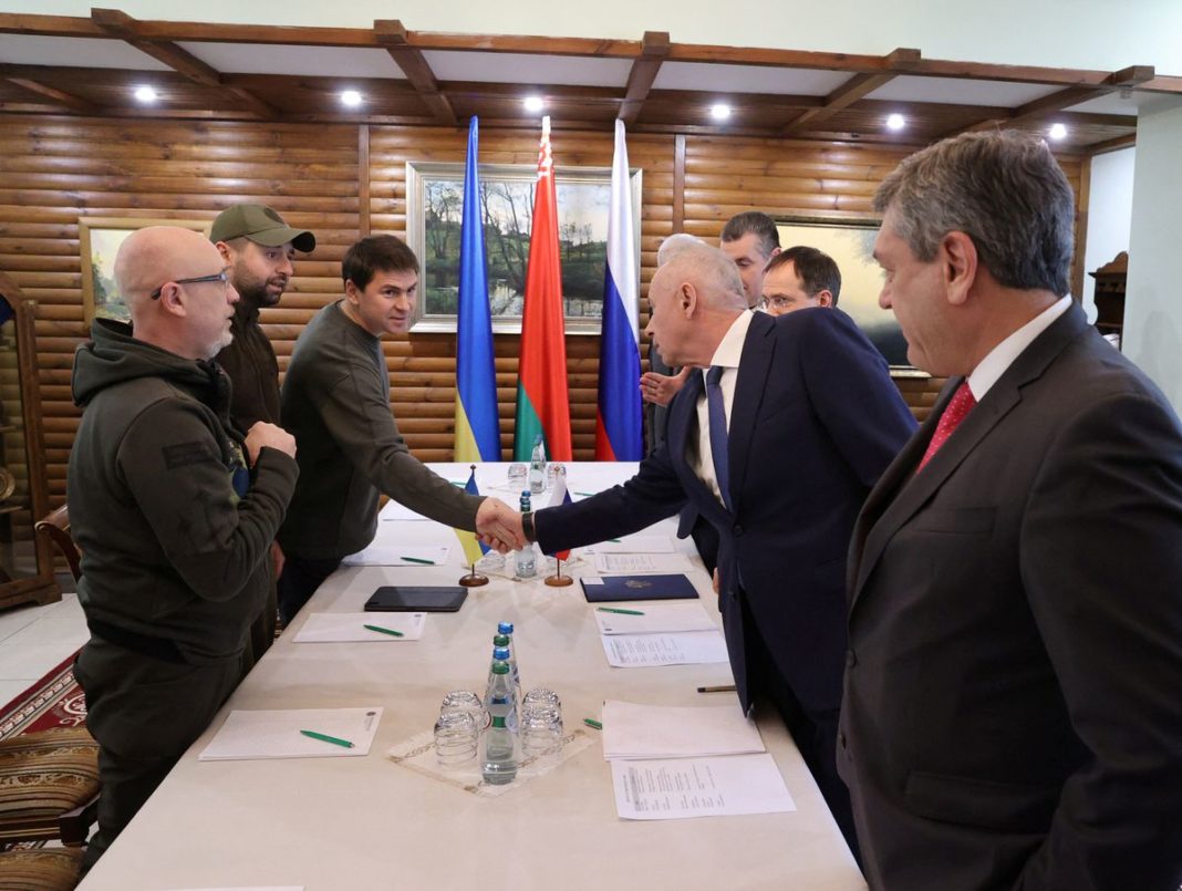 Delegațiile ucraineană și rusă, care s-au întâlnit joi, în Belarus, pentru negocieri de pace, au convenit să aibă în perioada următoare o a treia rundă de discuții