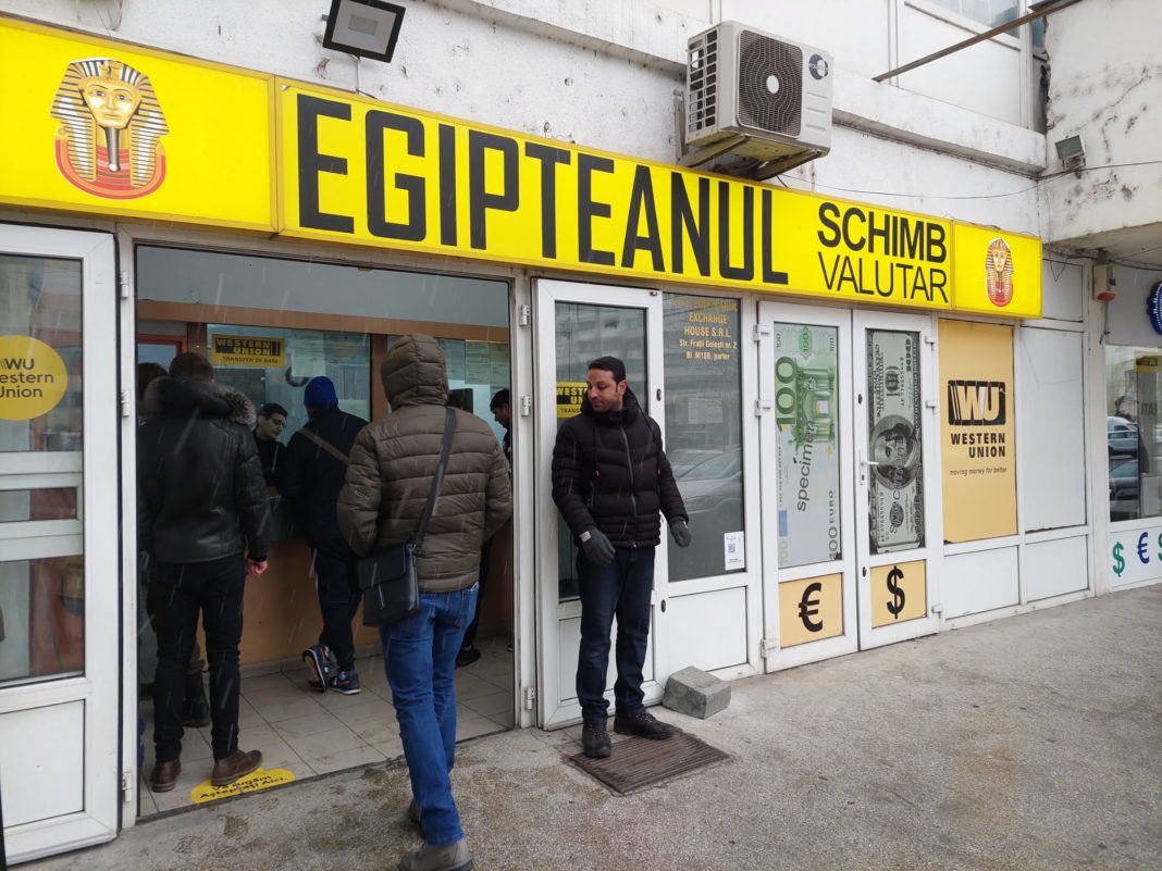 Efectele războiului din Ucraina în Craiova: Aglomeraţie la schimburile valutare