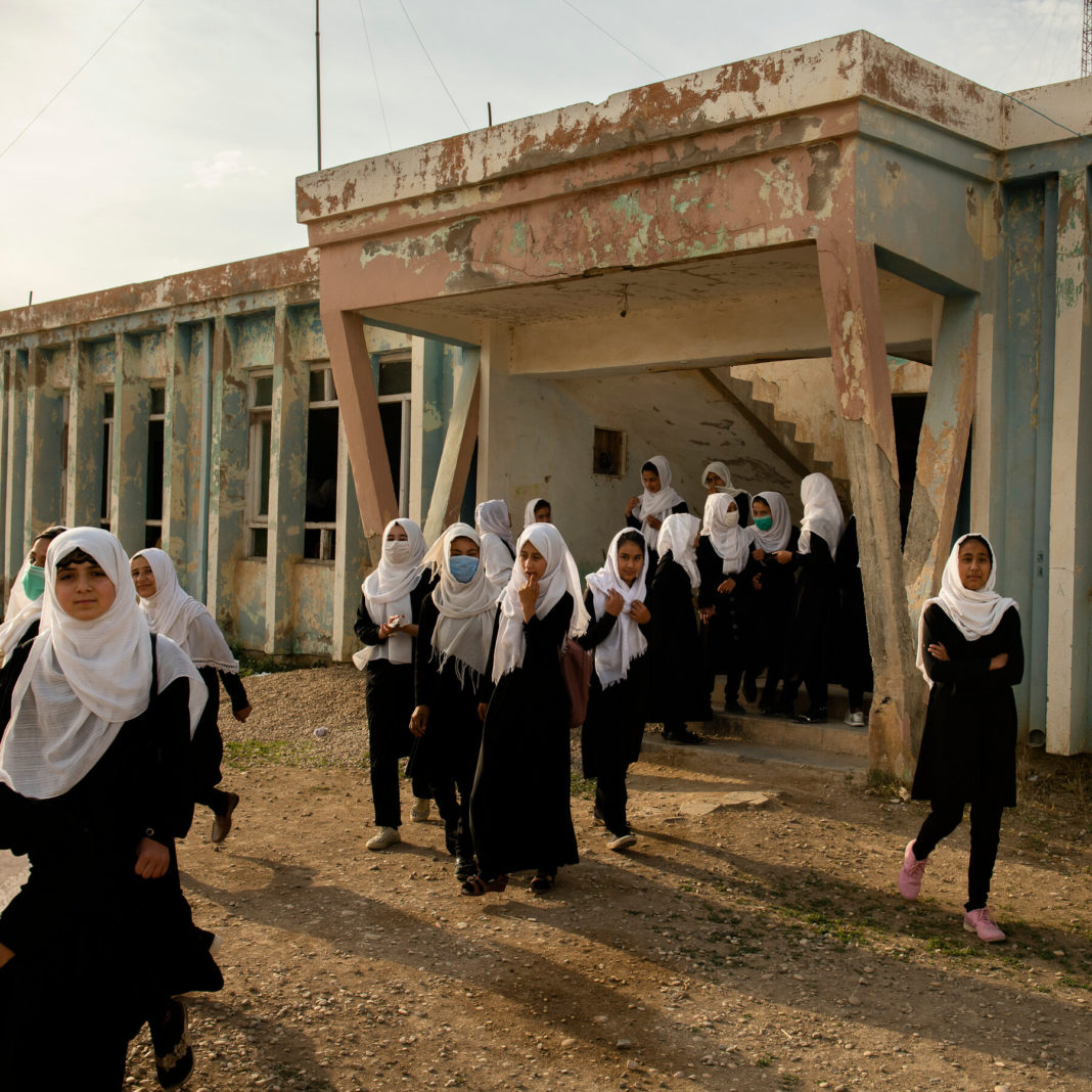 Toate şcolile din Afganistan se redeschid