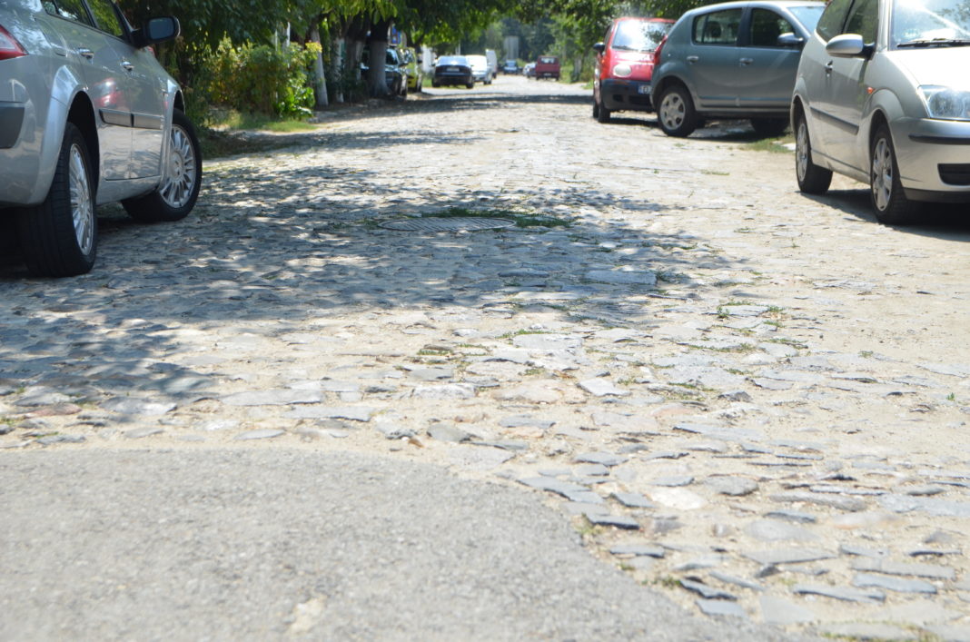Regia scoate milioane de lei din pietruirea străzilor din Craiova