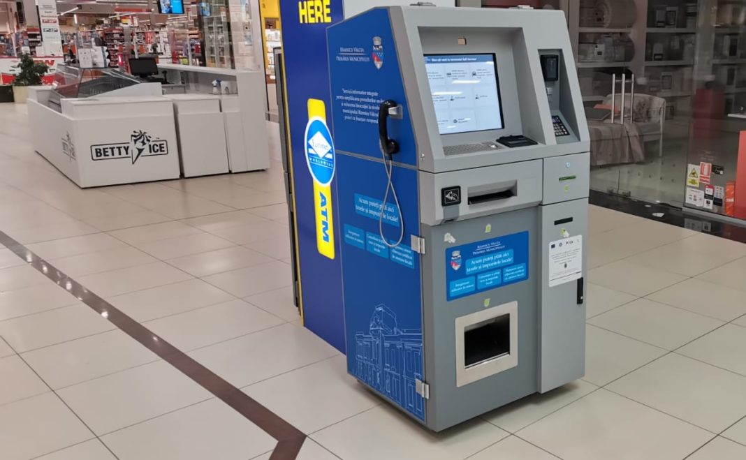 Terminalul are posibilitatea de scanare a cărţilor de identitate printr-o fantă specială, precum şi a altor acte necesare eliberării documentelor solicitate
