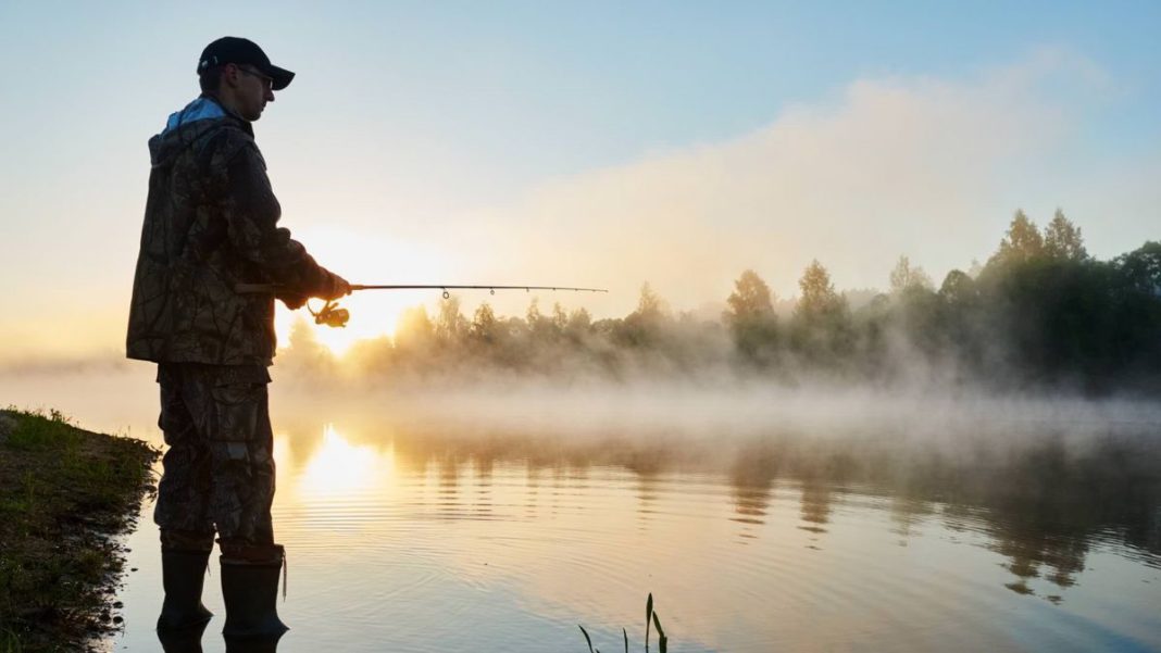 Pescuitul, interzis 60 de zile în toate habitatele naturale din ţară