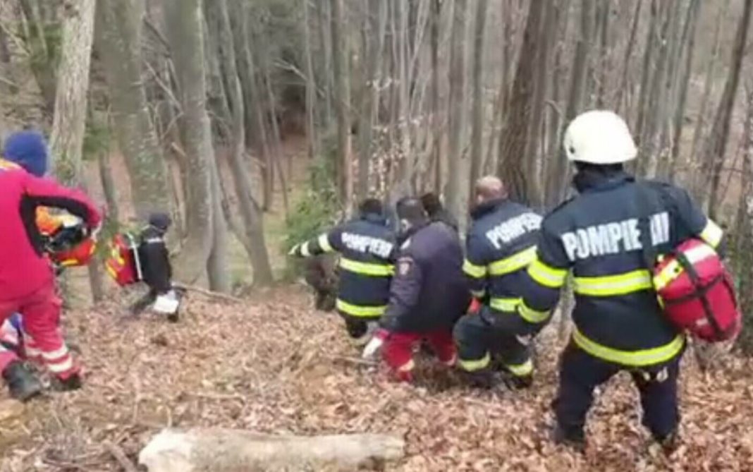 Echipajele de urgență au mers mai bine de doi kilometri pe jos pentru pentru a-i acorda primul ajutor