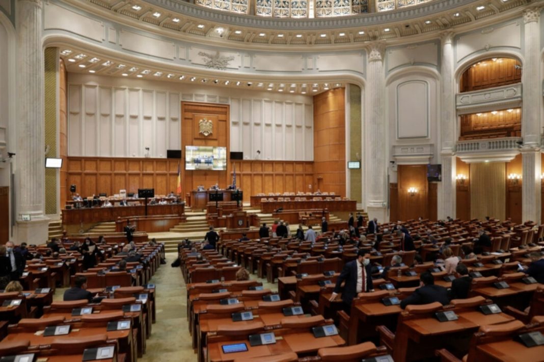 Parlamentul a adoptat proiectul USR prin care a angajaţii din România vor avea acces online la datele proprii din REVISAL