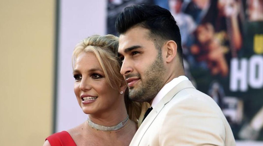 Surpriză de proporții pentru fanii cântăreței Britney Spears. Artista a anunţat că este însărcinată