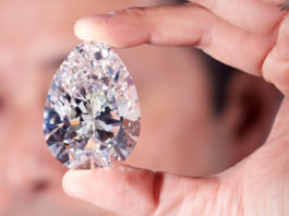 Cel mai mare diamant alb, scos vreodată la licitaţie, va fi vândut la Geneva