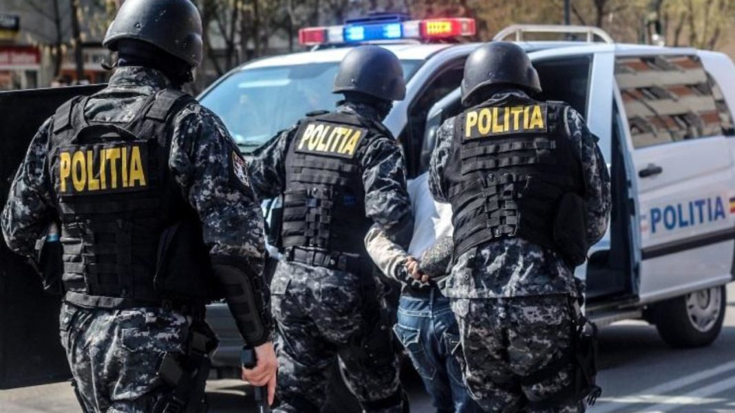 Procurorii DIICOT au reţinut 14 persoane într-un dosar ce vizează constituirea unui grup infracţional organizat şi trafic de droguri