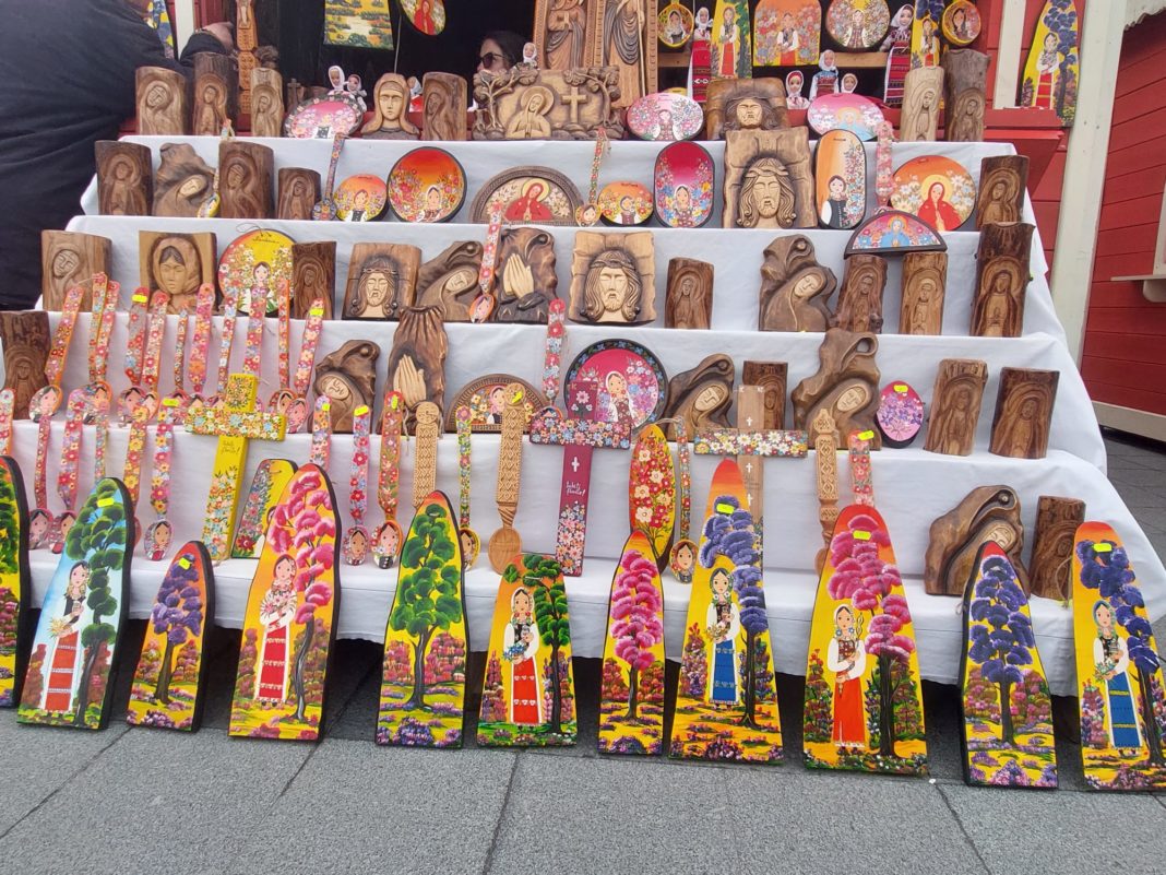 Obiectele lucrate de soţii Ciobanu, la Târgul de Paşte