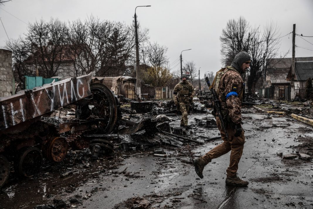 Zeci de mii de oameni au fost uciși în Mariupol în urma atacurilor Rusiei
