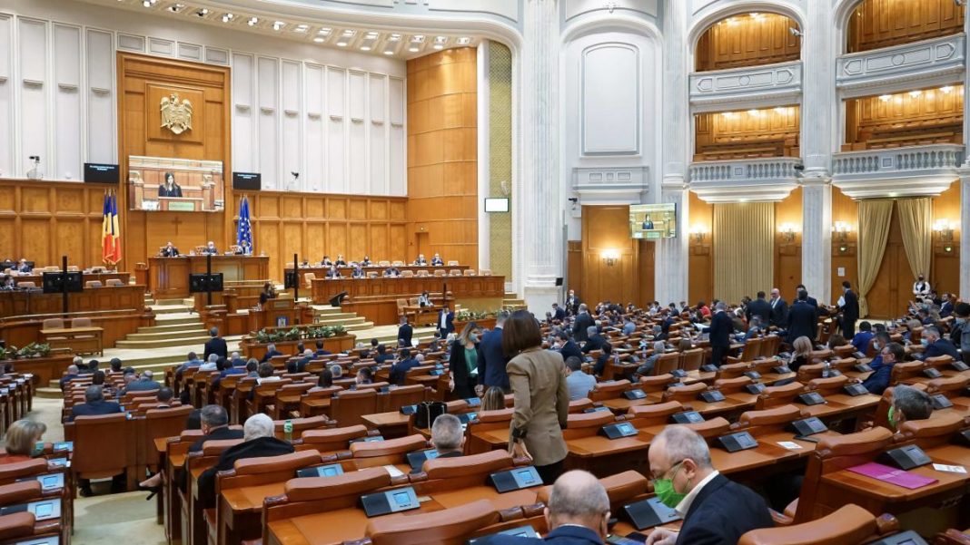 (VIDEO) Camera Deputaţilor dezbate moţiunea simplă a USR împotriva ministrului Mediului