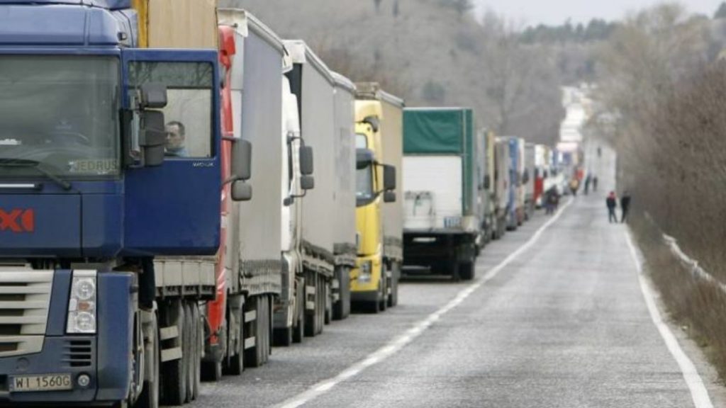 Restricții de circulație pentru vehiculele de peste 7,5 tone în perioada Rusaliilor