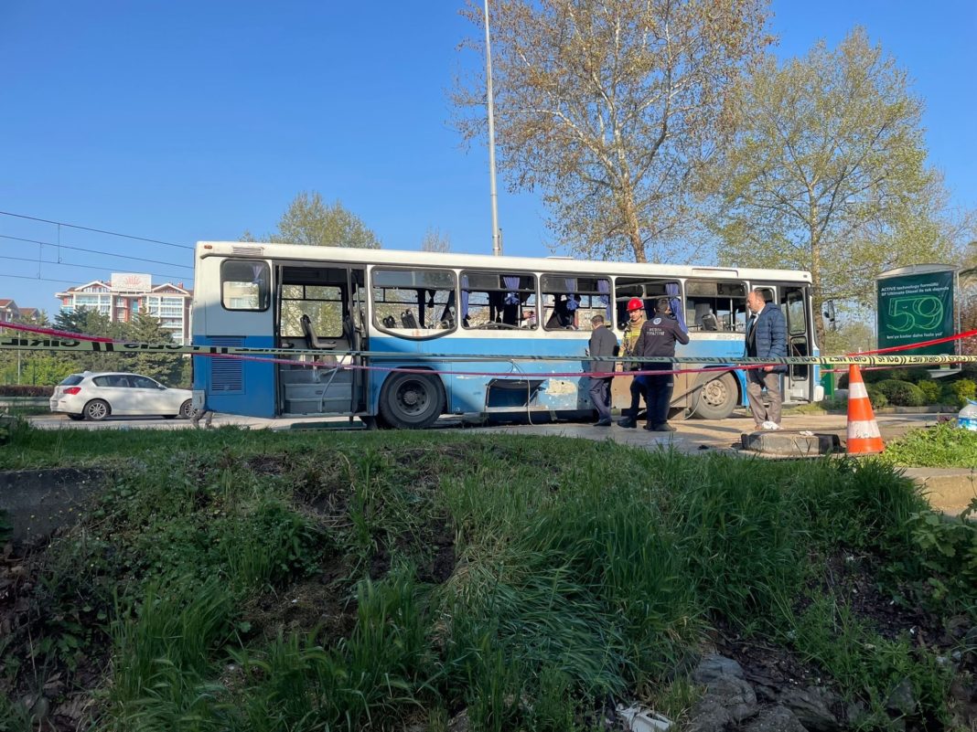 Autobuzul vizat transporta 30 de gardieni