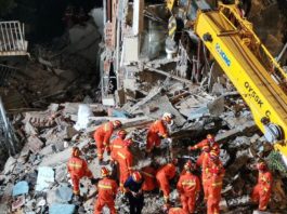 Zeci de persoane, blocate sub dărâmăturile unui imobil prăbușit în China