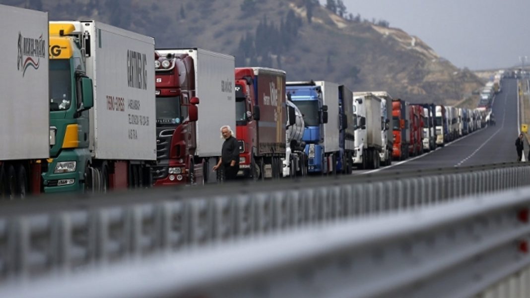 Cozi de camioane la toate punctele de frontieră cu Ungaria