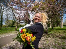 O englezoiacă s-a măritat cu pisica ei ca să poată sta în chirie
