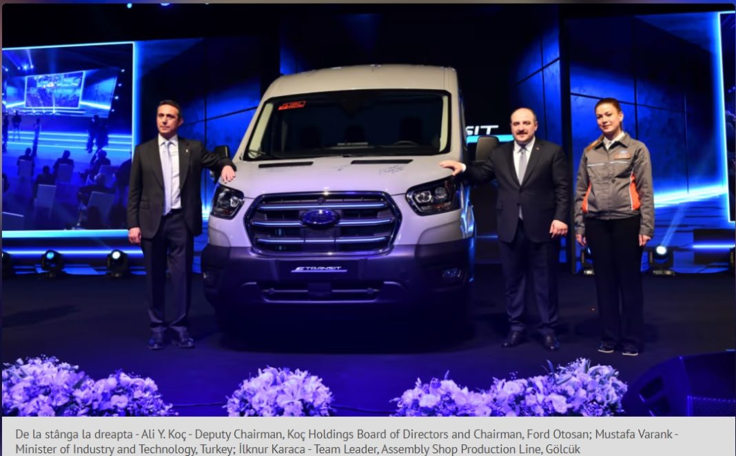 De la stânga la dreapta - Ali Y. Koç - Deputy Chairman, Koç Holdings Board of Directors and Chairman, Ford Otosan; Mustafa Varank - Minister of Industry and Technology, Turkey; İlknur Karaca - Team Leader, Assembly Shop Production Line, Gölcük