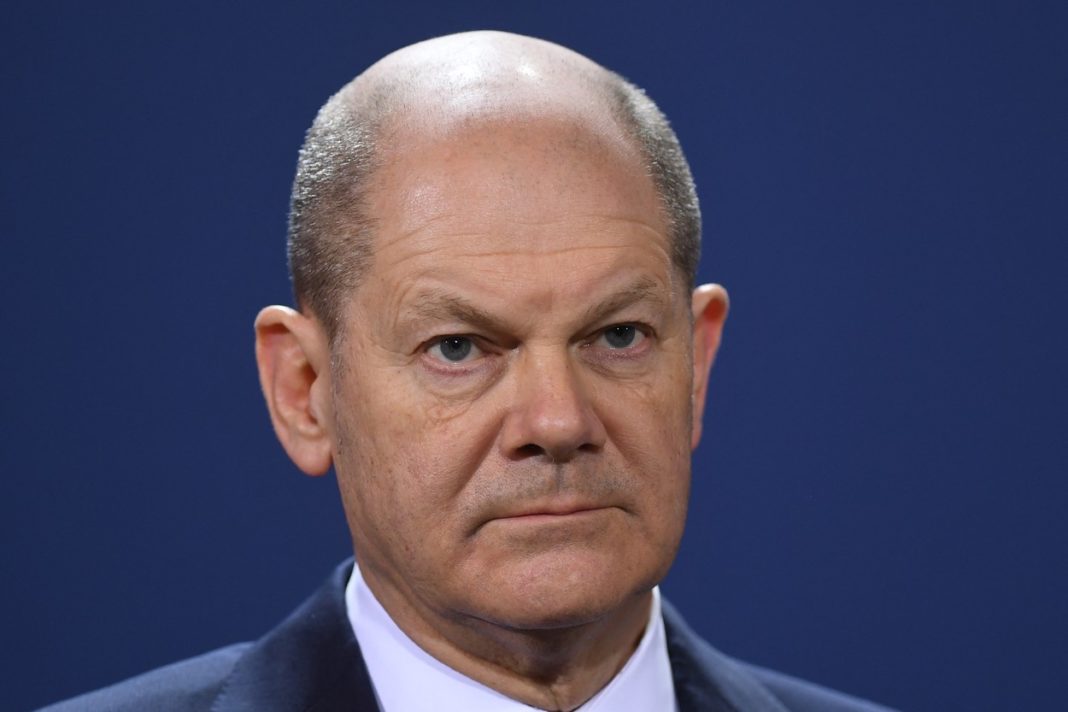 Scholz: Putin, informat greșit despre războiul din Ucraina