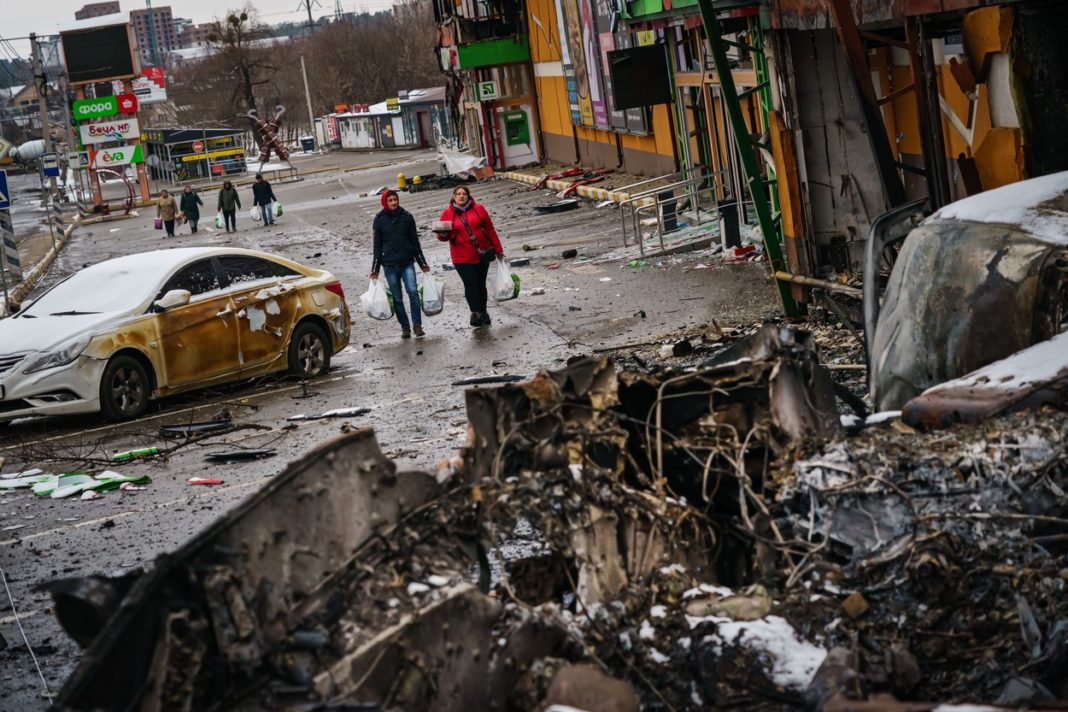 Opt persoane, ucise în bombardamentele ruseşti din sudul Ucrainei