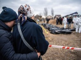Buzova se află la 20 de kilometri sud-vest de Bucea, unde zeci de civili au fost găsiți morți după ce forțele ruse s-au retras la sfârșitul lunii martie