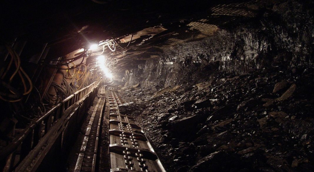 Nouă morţi şi 50 de dispăruţi după prăbuşirea unei mine în China