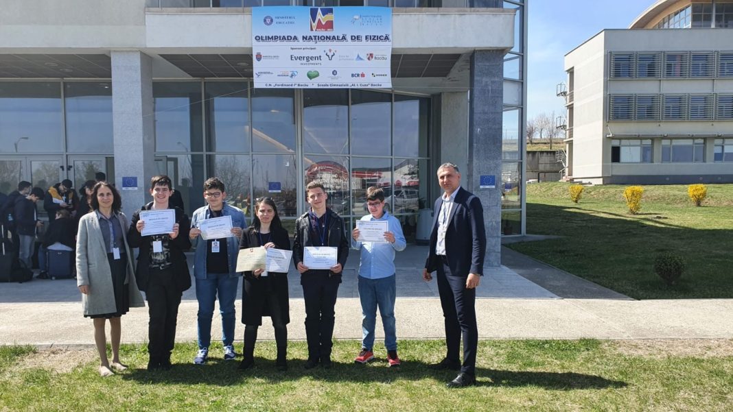 Elevii, premiaţi la Olimpiada Naţională de Fizică