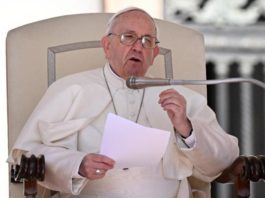 Papa Francisc îndeamnă oamenii să fie mai buni cu soacrele